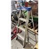 Image 2 : METAL 4' FOLDING LADDER