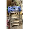 Image 3 : METAL 4' FOLDING LADDER