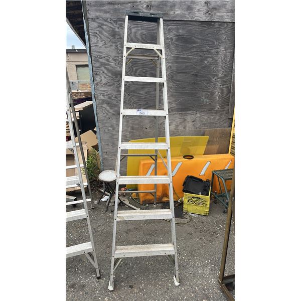 METAL 8' FOLDING LADDER