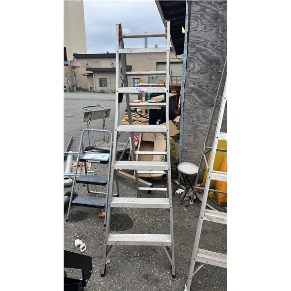 METAL 6' FOLDING LADDER