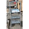 Image 1 : COSCO FOLDING STEPSTOOL