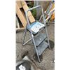 Image 2 : COSCO FOLDING STEPSTOOL