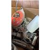 Image 3 : BOX OF ASSORTED ITEMS: PRESSURE WASHER HOSE, SPRAY GUN CLEANING KIT, NYLON LINE, SPRAY GUNS & MORE
