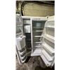 Image 3 : WHIRLPOOL 33" WIDE WHITE SIDE BY SIDE FRIDGE *NEEDS CLEANING*