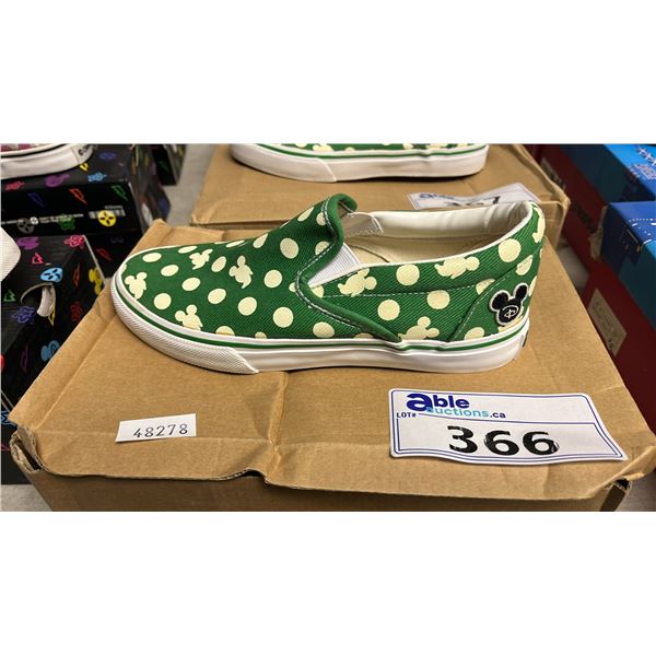 *NEW* DISNEY "IT'S MICKEY" GREEN SIZE 37 CANVAS SHOES