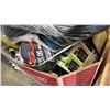 Image 4 : PALLET OF HOUSEHOLD ITEMS: LUGGAGE, FANS, SLEEPING BAG, BLENDER, WET/DRY VAC & MORE *WORKING