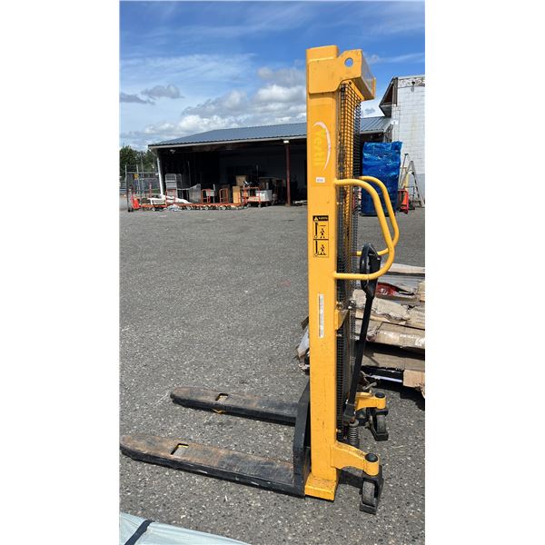 SEMI-ELECTRIC STRADDLE STACKER *WORKING CONDITION UNKNOWN*