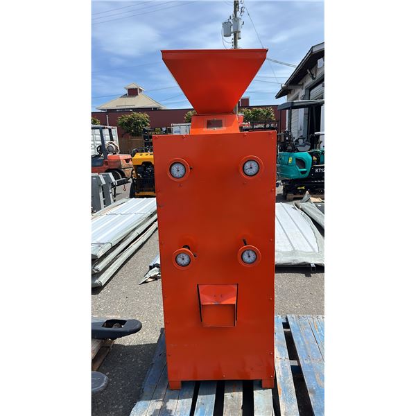 LARGE INDUSTRIAL GRINDER/CRUSHER
