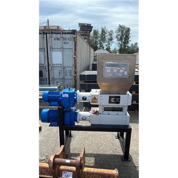 INDUSTRIAL SHREDDER MACHINE