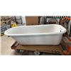 Image 4 : HEAVY ENAMELED CAST IRON CLAW FOOT TUB