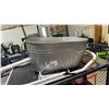 Image 3 : METAL TUB & (2) FOLDING STEP STOOLS