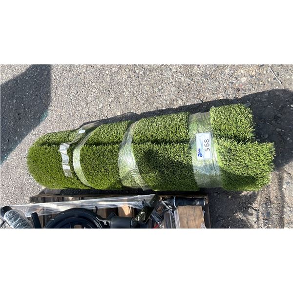 ROLL OF FAKE GRASS