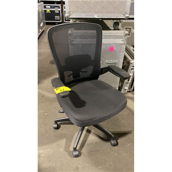 BLACK MOBILE ADJUSTABLE MID BACK OFFICE CHAIR (STYLE 1)