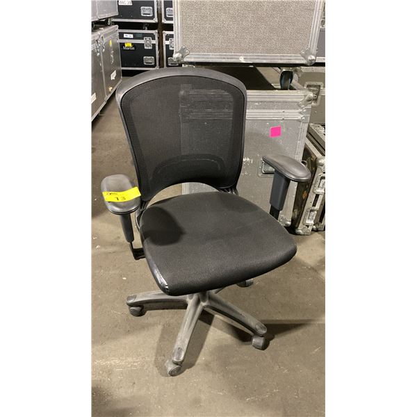 BLACK MOBILE ADJUSTABLE MID BACK OFFICE CHAIR (STYLE 2)