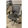 Image 2 : BLACK MOBILE ADJUSTABLE MID BACK OFFICE CHAIR (STYLE 2)