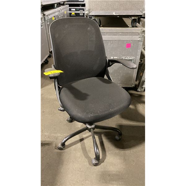 BLACK MOBILE ADJUSTABLE MID BACK OFFICE CHAIR (STYLE 3)