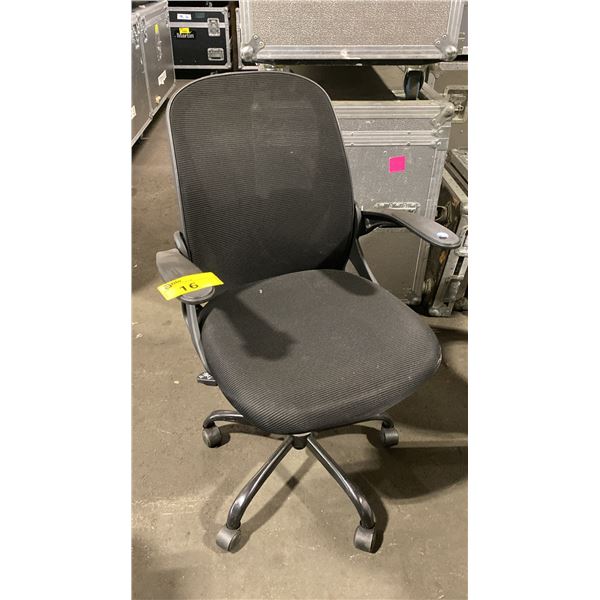 BLACK MOBILE ADJUSTABLE MID BACK OFFICE CHAIR (STYLE 3)