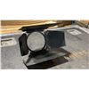 Image 5 : GENI F9-PS LIGHT WITH BLACK BARNDOORS FOR STAGE LIGHTING