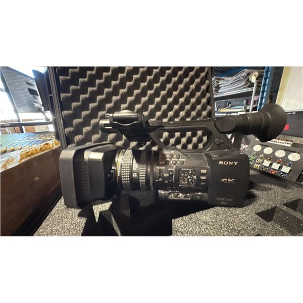 SONY XDCAM PXW-Z100 4K CAMCORDER WITH HARDSHELL ROLLING CASE