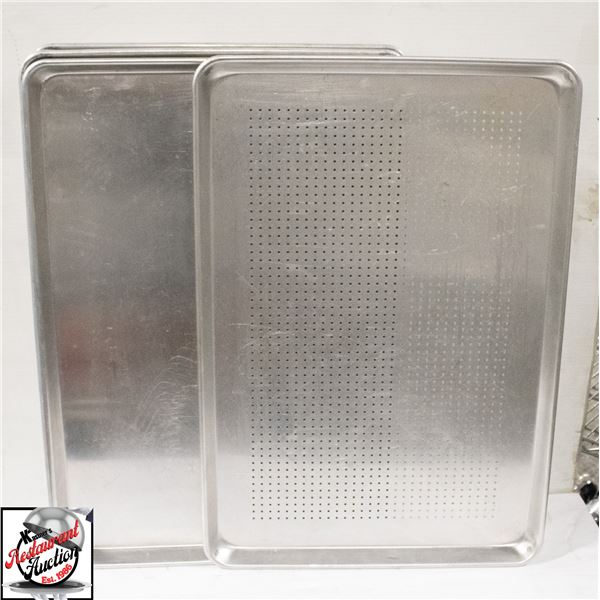 5 FULL SIZE ALUMINUM BUN PANS W/ 1 PERFORATED BUN