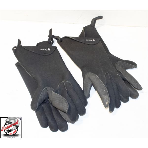 BAILIF SEIZURE: TWO PAIRS OF BROWNE GLOVES