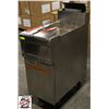 Image 2 : FRYMASTER 40LBS NATURAL GAS DEEP FRYER
