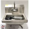 Image 1 : WALL MOUNTED HAND SINK 17" X 15"