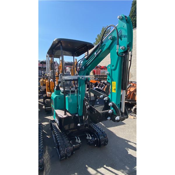 AGT INDUSTRIAL MH13RX TEAL GAS POWERED 13.5HP RUBBER TRACK MINI EXCAVATOR WITH ATTACHED DIGGING