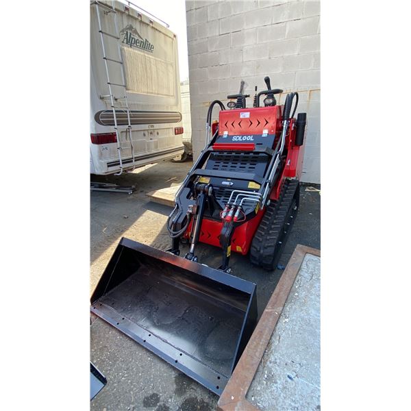 SDLOOL SL-530T DIESEL POWERED STAND ON RUBBER TRACK MINI SKID STEER LOADER WITH KUBOTA D1105
