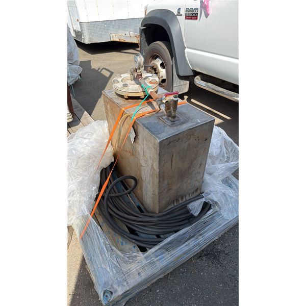 ALUMINUM INDUSTRIAL SUPPLY TANK WITH HOSES