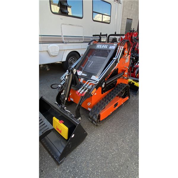 SDLOOL SL36C ORANGE 420CC GAS POWERED MINI STAND ON SKID STEER LOADER WITH 42"W BUCKET *MEETS