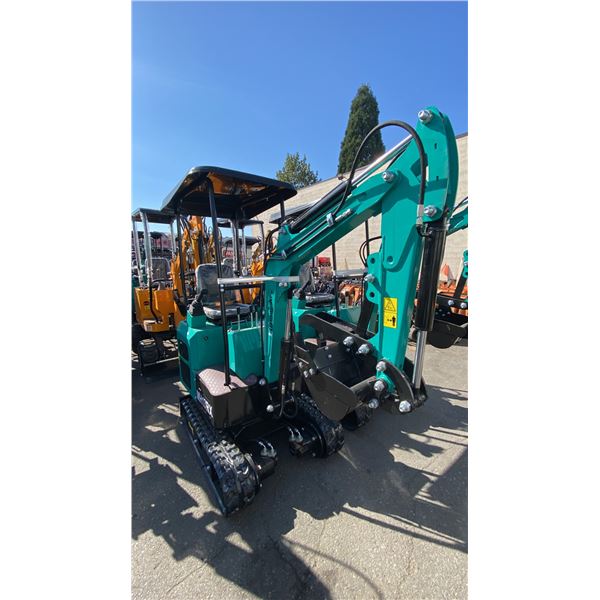 AGT INDUSTRIAL MH13RX TEAL GAS POWERED 13.5HP RUBBER TRACK MINI EXCAVATOR WITH ATTACHED DIGGING