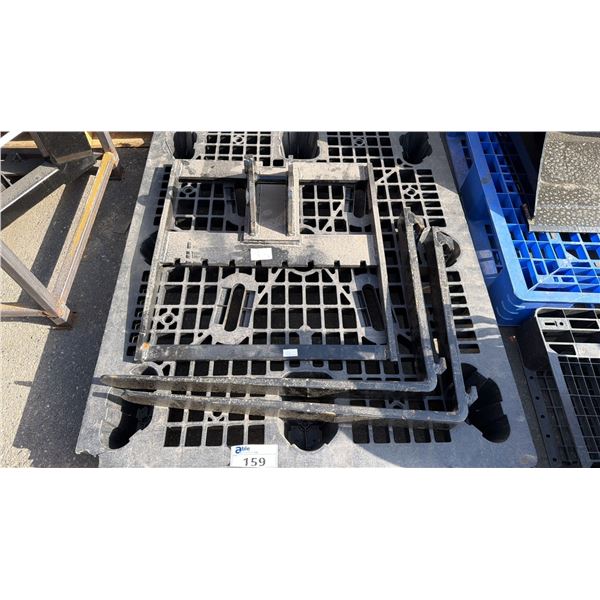MINI EXCAVATOR PALLET FORK ATTACHMENT SET- INCLUDES RACK & PAIR OF FORKS