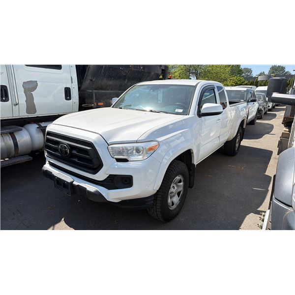 2020 TOYOTA TACOMA, 4DR PICKUP, WHITE, VIN 5TFSZ5AN0LX216223,