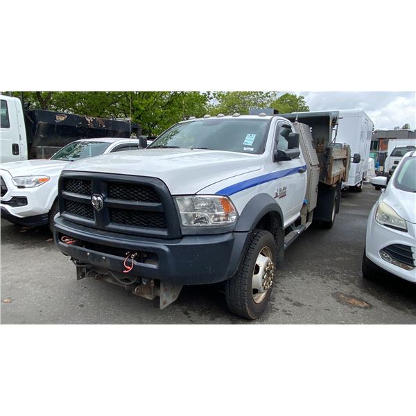 2016 DODGE/RAM 5500 HEAVY DUTY, 2DR DUMP TRUCK, WHITE, VIN 3C7WRNBL9GG337652,