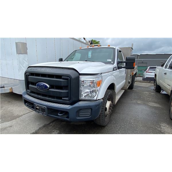 2015 FORD F350 SUPERDUTY, 2DR FLAT DECK, WHITE, VIN 1FDRF3G6XFEB27542,