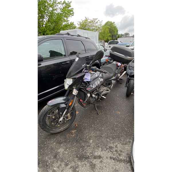 2016 APRILIA SHIVER OPEN MOTORCYCLE, BLACK, VIN ZD4RAC016GS001591,