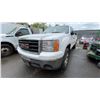 Image 1 : 2011 GMC SIERRA SLE, 4DR CREW CAB, WHITE, VIN 1GTR2VEA8BZ457041,