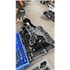 Image 2 : GIYI GY-XKH39 39" MINI SKID STEER HYDRAULIC 4-IN-1 BUCKET ATTACHMENT