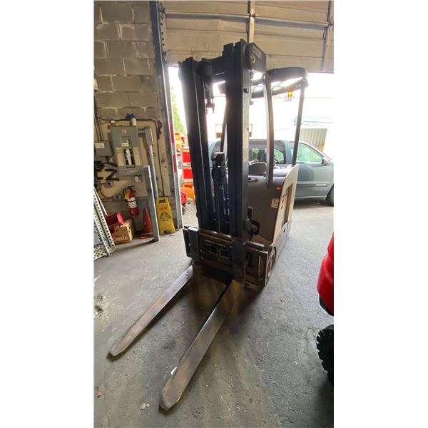 CROWN RC5535-30, 3000 LB CAPACITY 36 VOLT ELECTRIC STAND UP COUNTERBALANCE FORKLIFT WITH SOLID