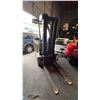 Image 2 : CROWN RC5535-30, 3000 LB CAPACITY 36 VOLT ELECTRIC STAND UP COUNTERBALANCE FORKLIFT WITH SOLID
