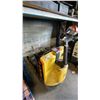 Image 2 : HYSTER W45Z-HD HEAVY DUTY ELECTRIC WALKIE PALLET TRUCK, 4500LB CAPACITY, 24V- 1544.2 HOURS