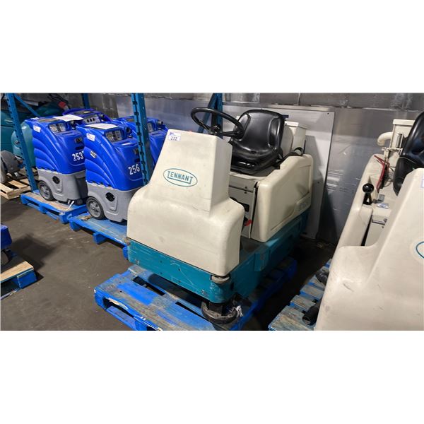 TENNANT 6100 COMMERCIAL ELECTRIC RIDE-ON FLOOR CLEANER *NO KEYS, NO CHARGER, RUNNING CONDITION