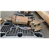 Image 5 : EXCAVATOR AUGER ATTACHMENT WITH 2 AUGER BITS & ADDITIONAL EAR ATTACHMENT
