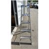 Image 2 : LITE 5' ALUMINUM INDUSTRIAL STEP LADDER