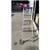 Image 3 : LITE 5' ALUMINUM INDUSTRIAL STEP LADDER