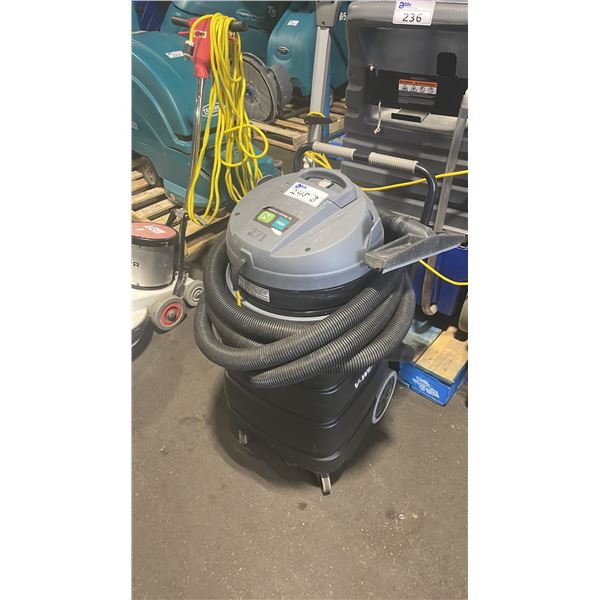 TENNANT V-WD-24 COMMERCIAL ELECTRIC WALK BEHIND JANITORIAL VACUUM WITH HOSE & WAND