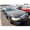Image 2 : 2003 Lincoln Town Car RUNS WITH MECHANICAL PROBLEMS
