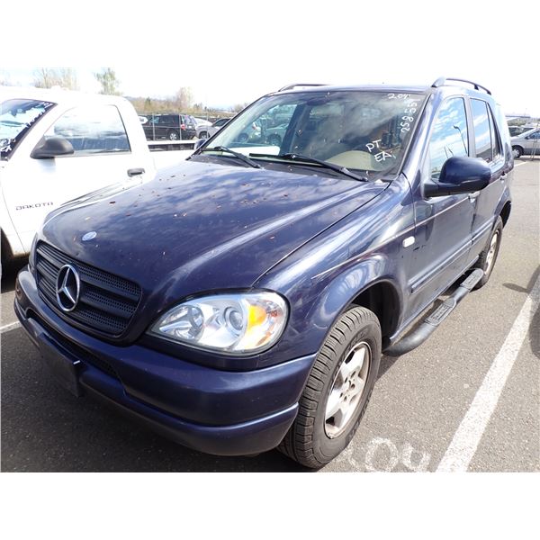 2000 Mercedes-Benz ML320