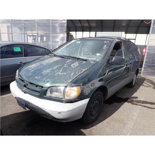 2000 Toyota Sienna